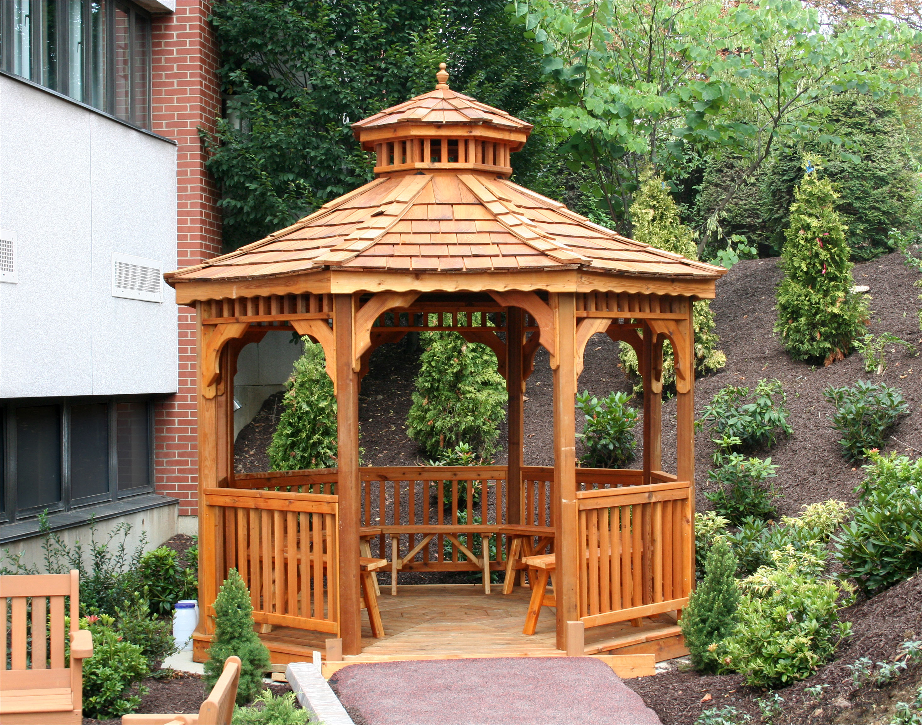 Customer's Photo - 10' Cedar Octagon Single Roof Gazebo