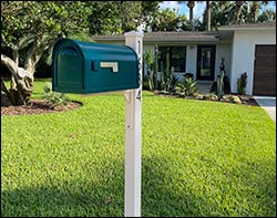 Aluminum Dylan Curbside Mailbox w/ Ivory Post