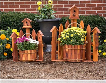 Eastern Red Cedar Corner Picket Fence Planter w/ Birdhouse