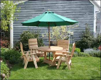 Red Cedar Round Trestle Picnic Table Set