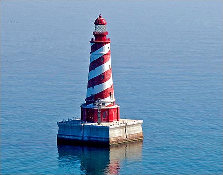 Poly Lumber/Wooden Hybrid White Shoal Lighthouse Replica with Base