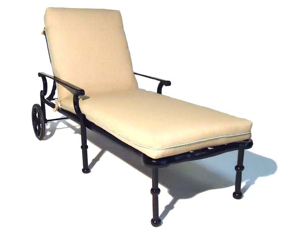 Aluminum Leon Chaise Lounge w/ Cushion