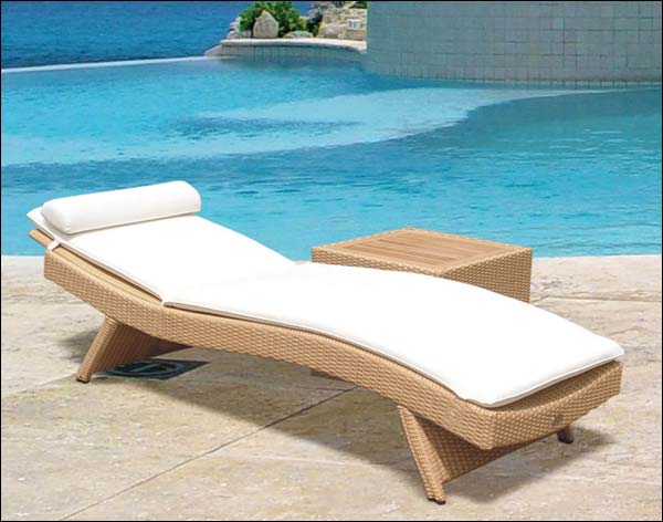 Wicker Sun Lounge w/ Cushions