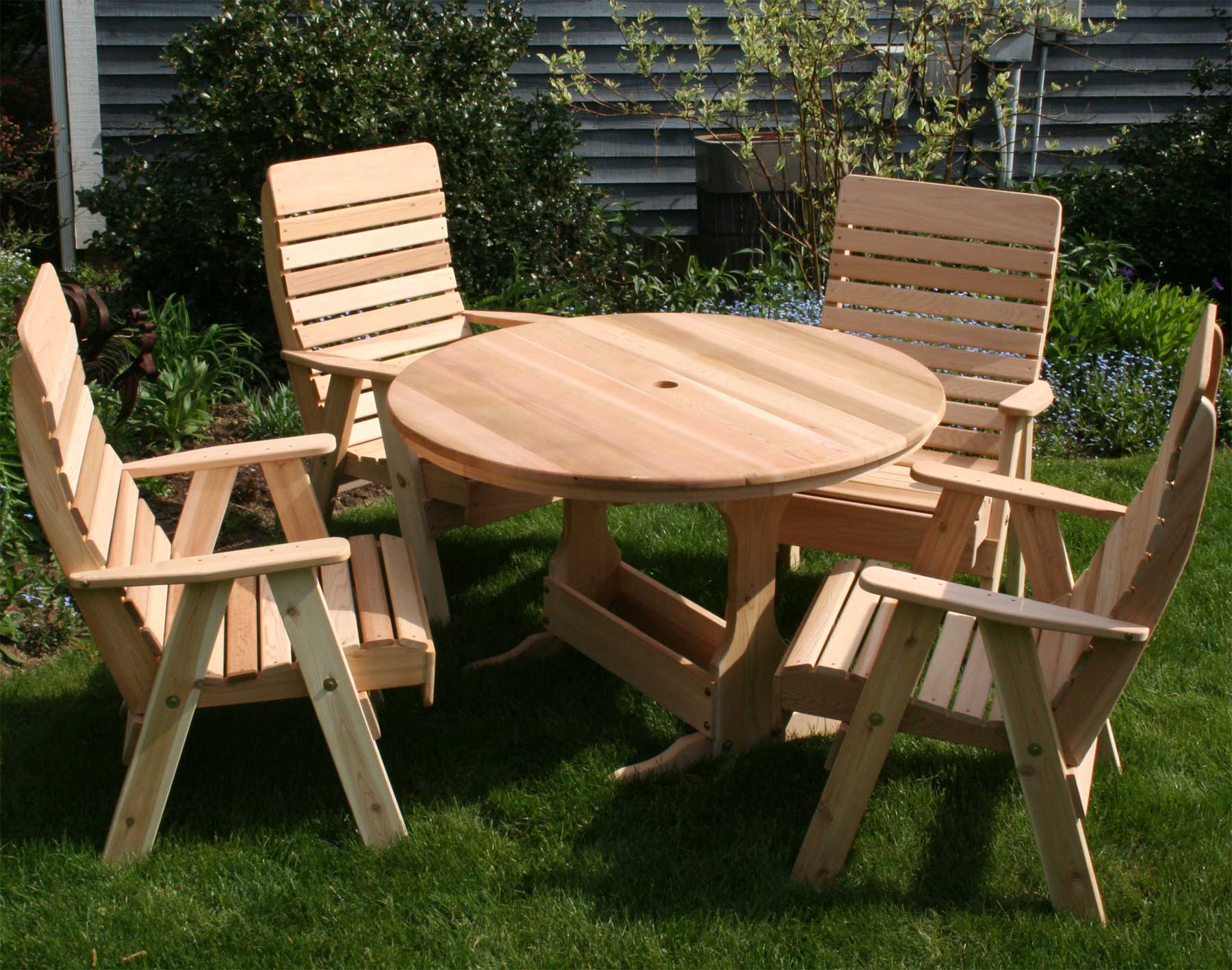 red cedar round trestle picnic table set