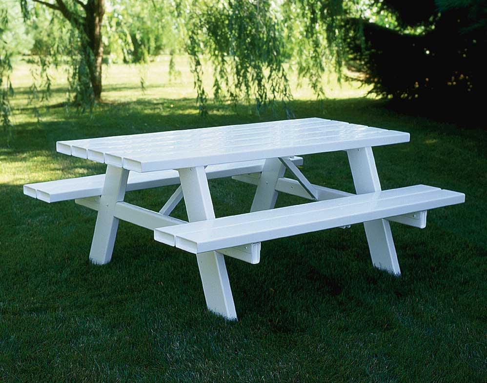 Picnic table